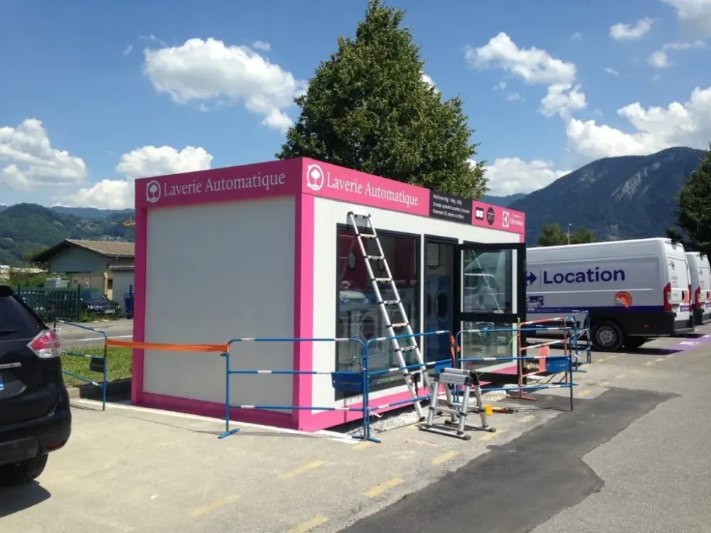 Habillage-bungalow-pour-des-laveries